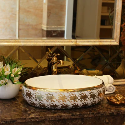 Lavandino da bagno Chaozhou in oro con montaggio su tavolo Lavabo da bagno in ceramica Lavandino moderno in ceramica floreale oro ovale